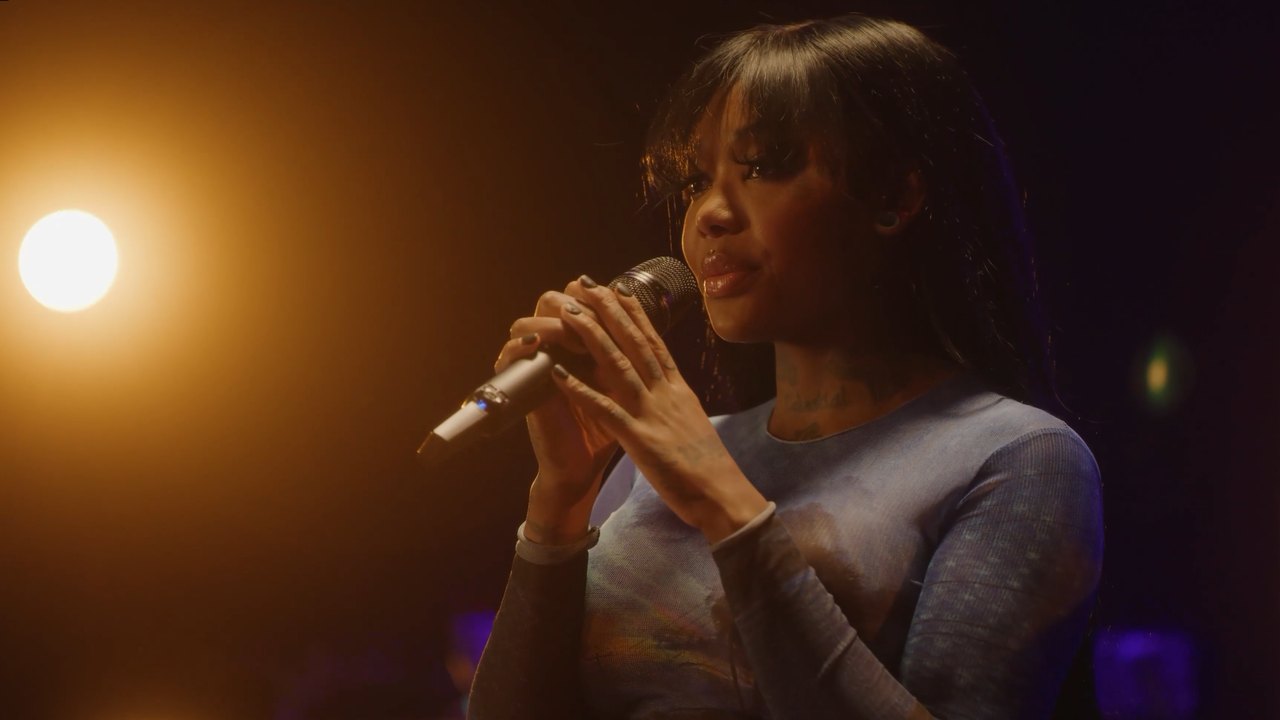 Summer Walker YouTube Live performance